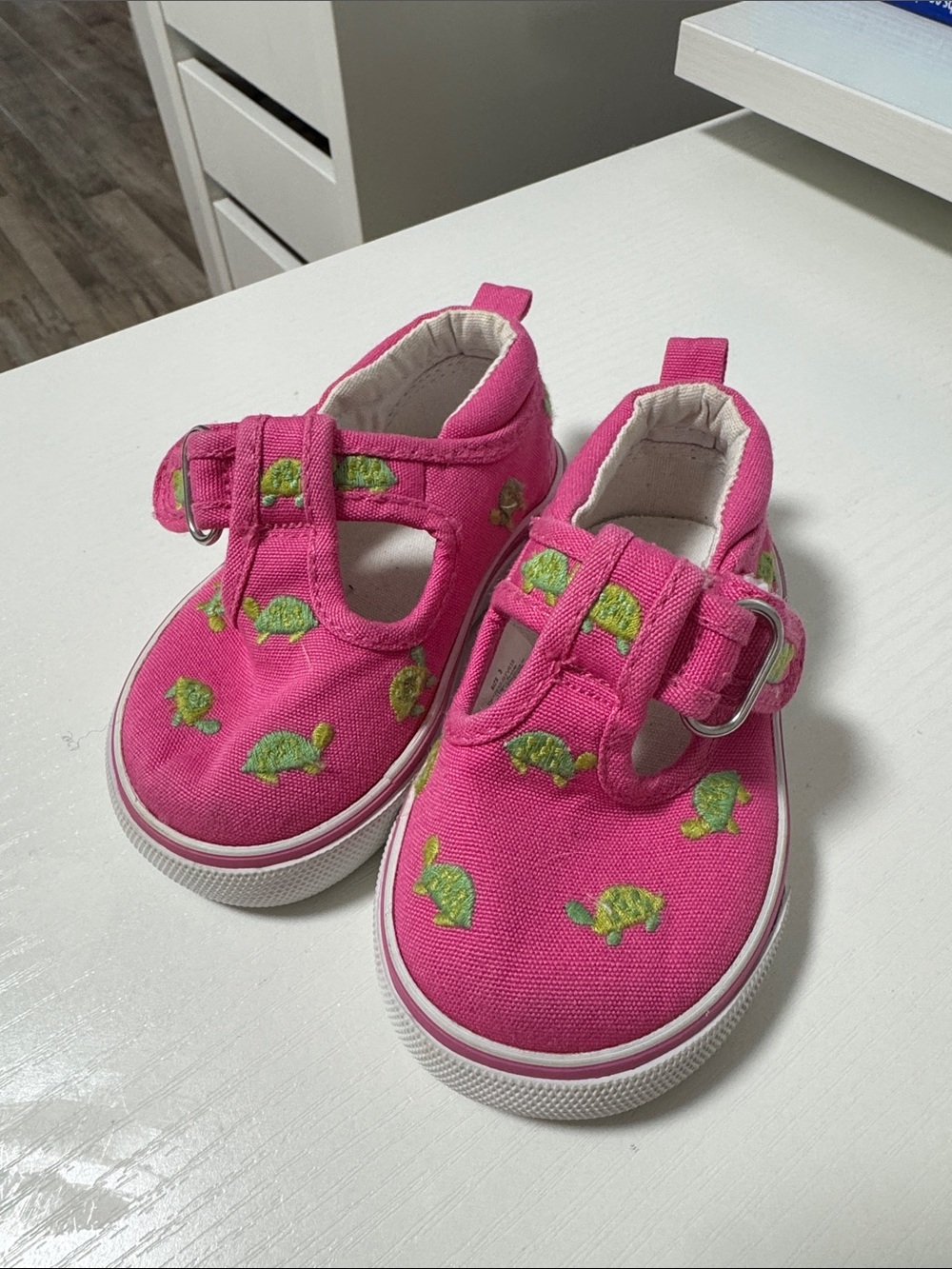 Gymboree Bright Pink Canvas Mary Janes with Green Turtle Motif
